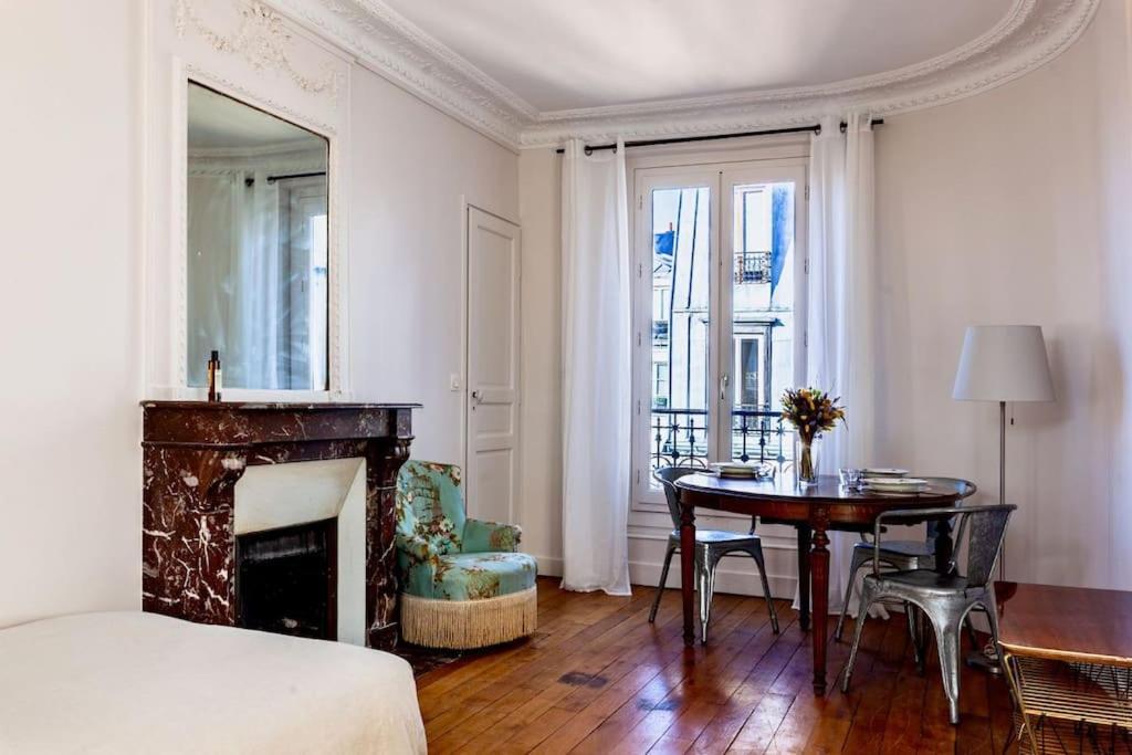Charmant Appartement Au Coeur De Paris Luaran gambar